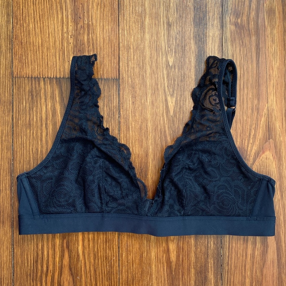 Victoria’s Secret Lace Plunge Bralette (Medium)